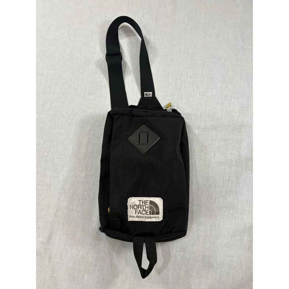 The North Face Berkeley Field Bag Black Shoulder Bag Zip Closure Outdoor